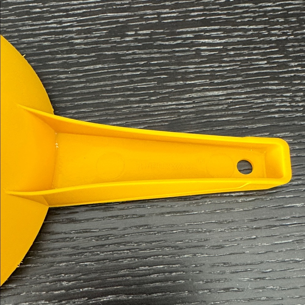 Tupperware Yellow Strainer with Handle - Picture 6 of 7